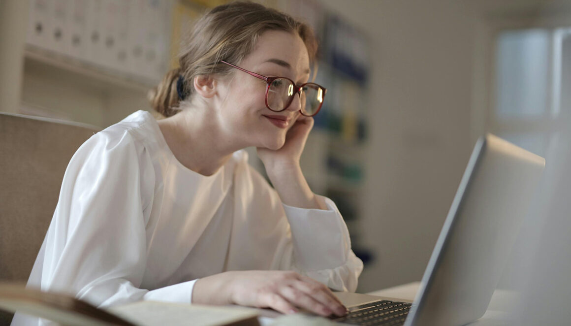 Steps of building a business plan using AI and design software from concept to market