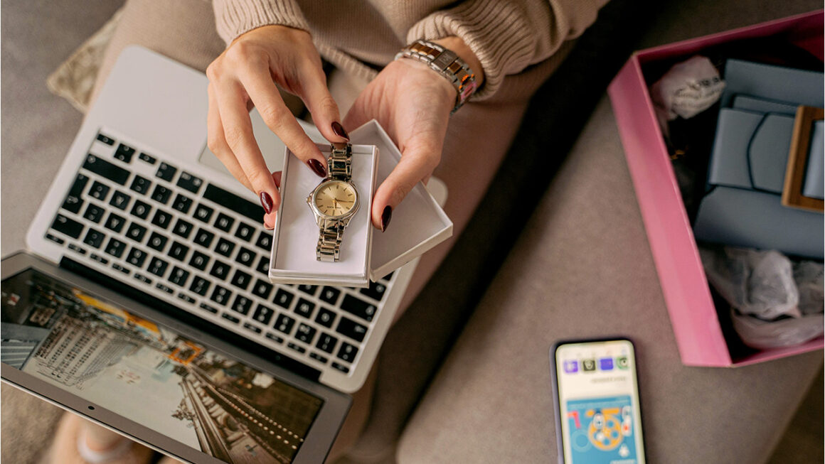 Amazon Black Friday and Cyber Monday checklist showing best times to buy, early deals, tech discounts, and post-Black Friday savings tips